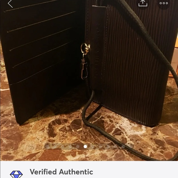 SOLDAuthentic Louis Vuitton Epi Wallet - Picture 6 of 12
